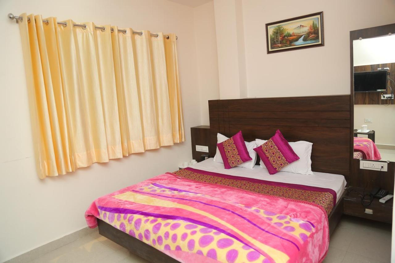 אמריצר Hotel Golden Dreams מראה חיצוני תמונה