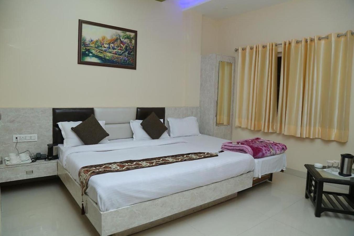 אמריצר Hotel Golden Dreams מראה חיצוני תמונה