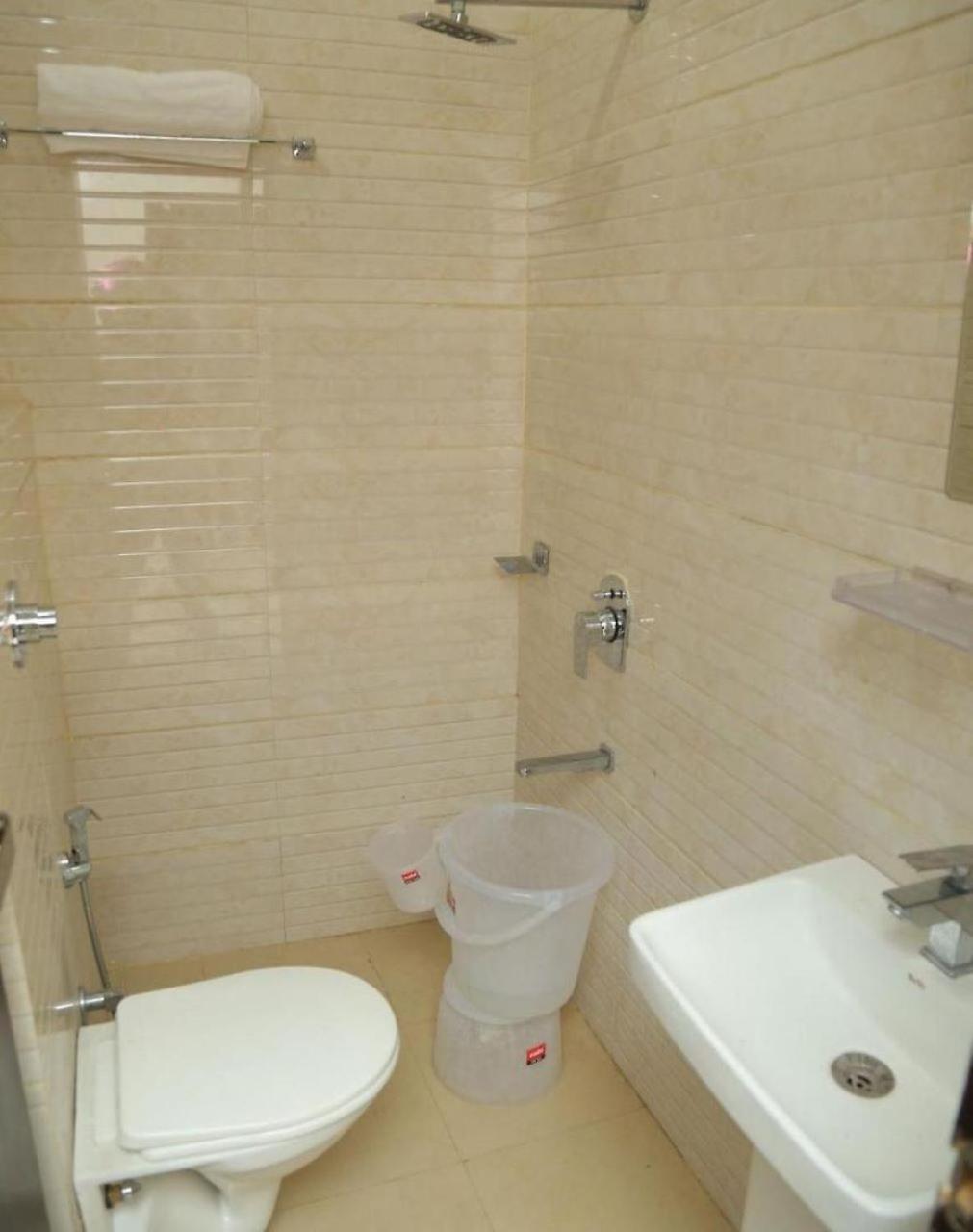 אמריצר Hotel Golden Dreams מראה חיצוני תמונה