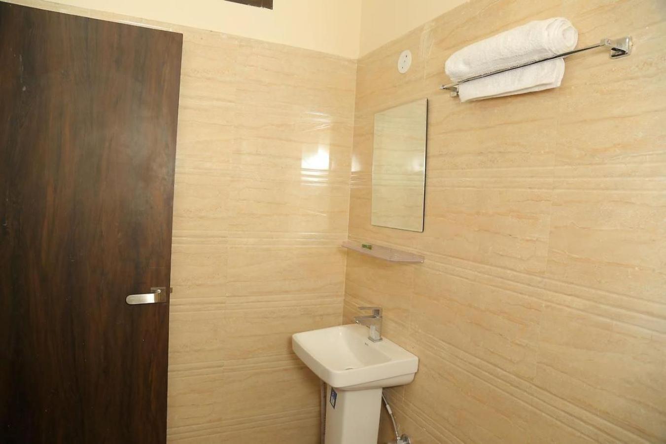 אמריצר Hotel Golden Dreams מראה חיצוני תמונה