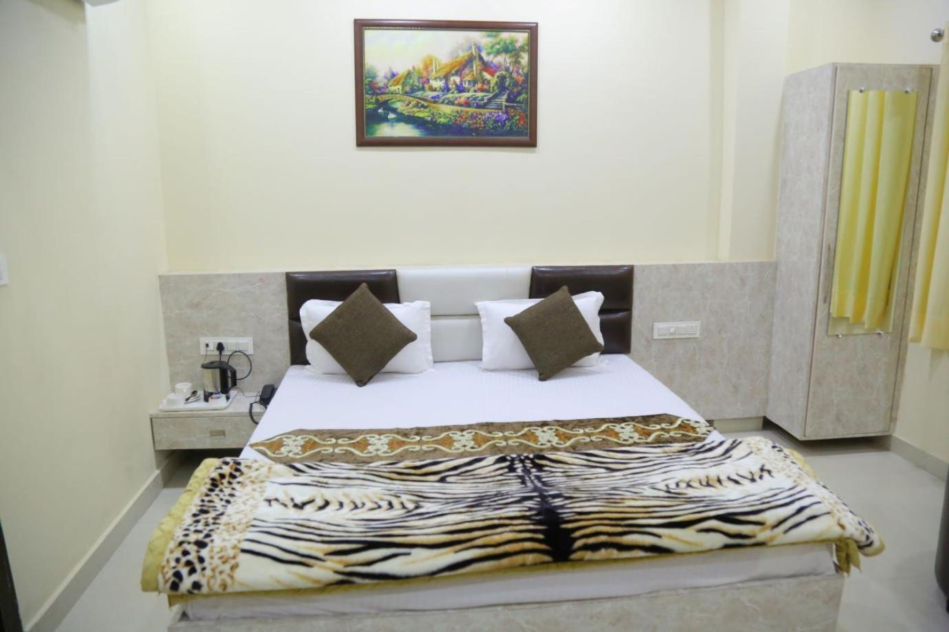 אמריצר Hotel Golden Dreams מראה חיצוני תמונה