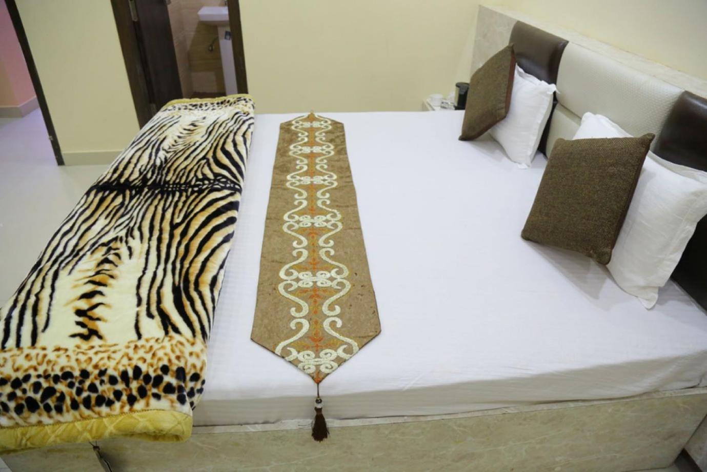 אמריצר Hotel Golden Dreams מראה חיצוני תמונה