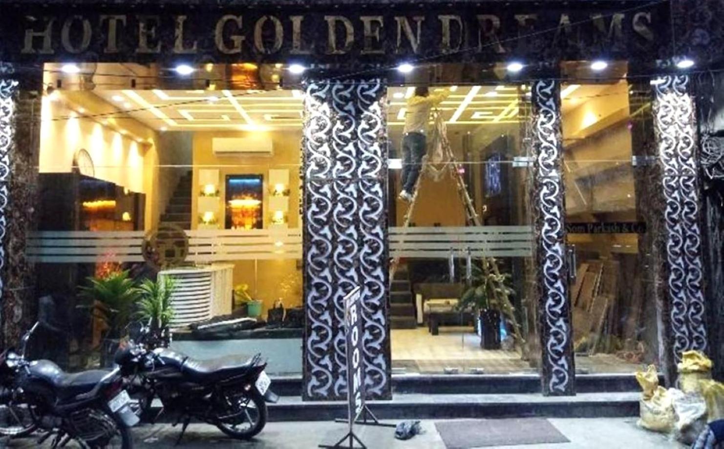 אמריצר Hotel Golden Dreams מראה חיצוני תמונה